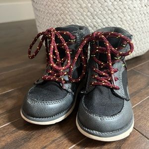 Oshkosh boys gray and black boots size 6